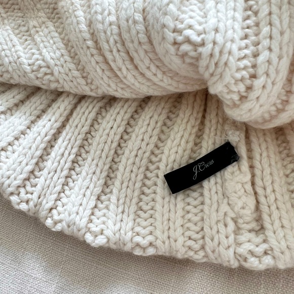 cream winter hat - Picture 2 of 2